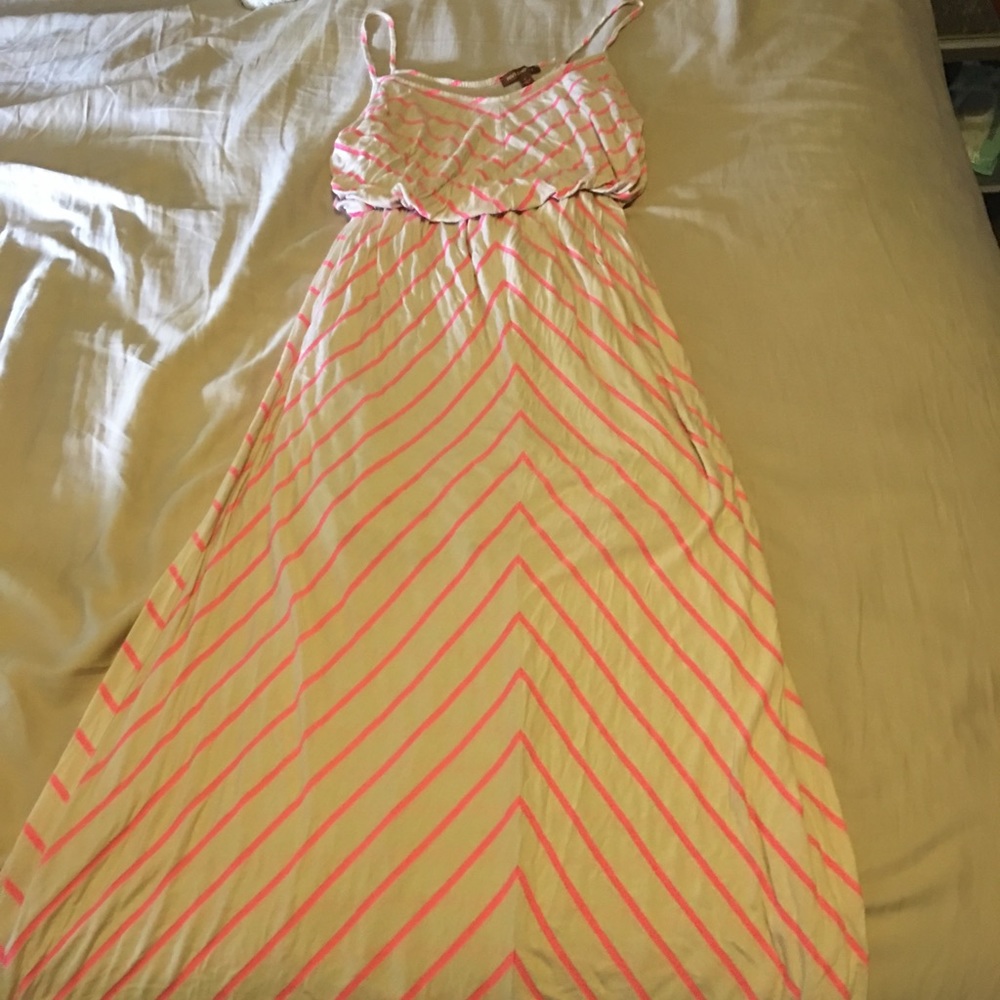 Honey and hive maxi dress